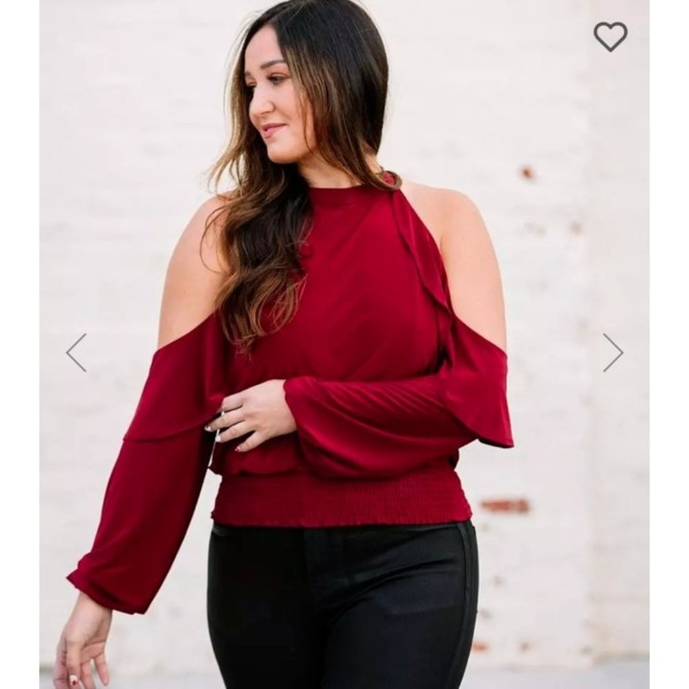 Buckle Willow & Root Cold Shoulder Ruffle Top L